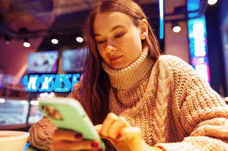 Antarmuka angkanet 4d di perangkat mobile yang menampilkan permainan slot dan dealer langsung selama liburan
